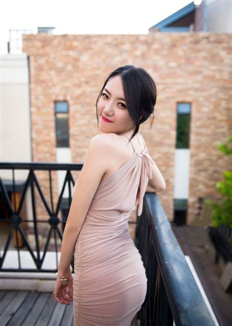 坐在黑得发紫的巨龙上写作业